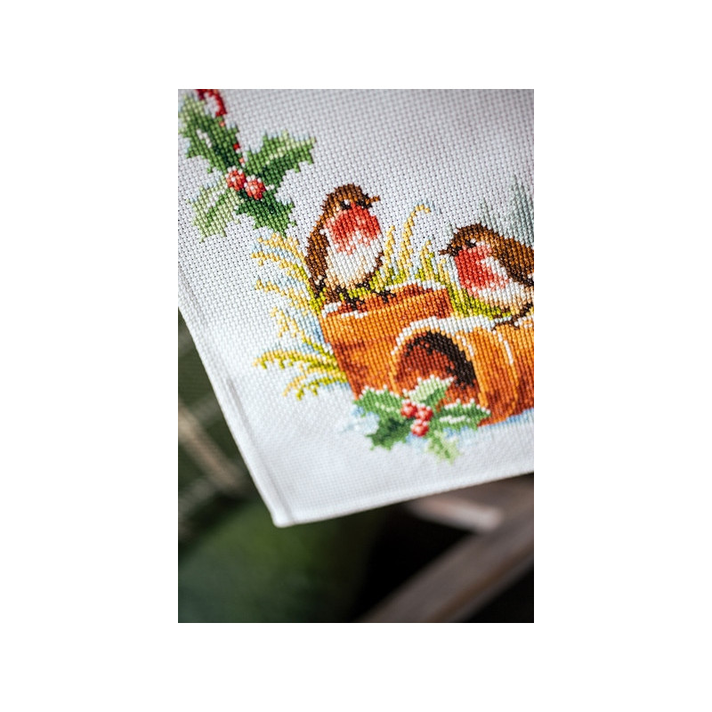 Table runner kit kit Robins in winter