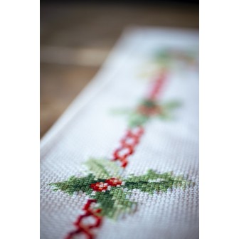 Vervaco table runner kit kit Robins in winter