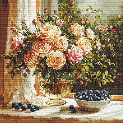 Kit de broderie Vase avec roses et myrtilles