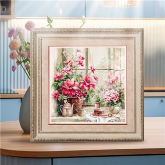 Embroidery kit Morning in Rosy Tones