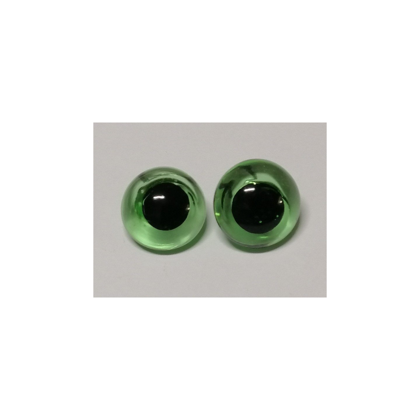   glass animal eye to sew 15 mm green